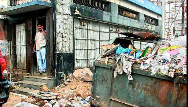 201702031833508128_Three-killed-as-portion-of-public-toilet-collapses-in-Mumbai_SECVPF