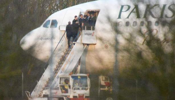 201702091659009648_Pakistan-Airlines-flight-intercepted-by-RAF-Typhoons-to_SECVPF