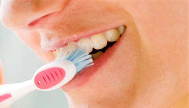 201702121013434979_maintaining-healthy-teeth-Diabetics_SECVPF