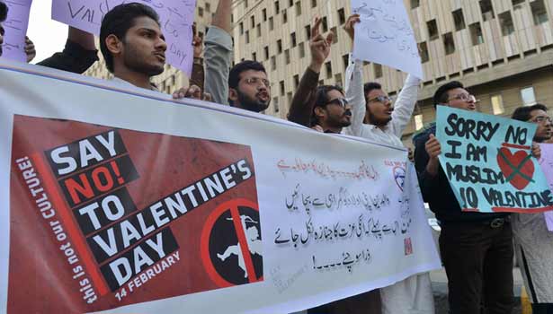 201702131815092676_Pakistan-court-bans-Valentines-Day-celebrations-across-the_SECVPF