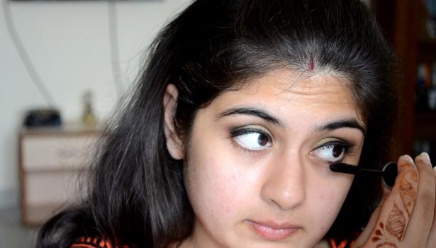 201702151430253858_Showing-beautiful-eyes-beauty-items_SECVPF