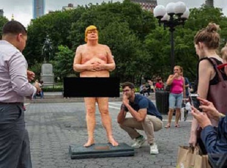 donald-trump-statue-240916-380-seithy-world