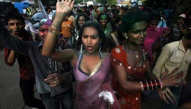 201703071730169271_Activists-say-two-Pakistani-transgender-women-beaten-to_SECVPF