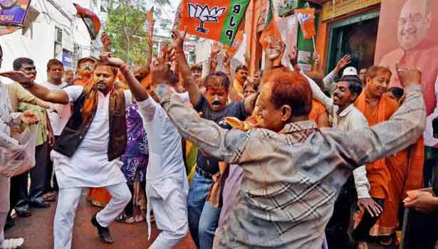 201703112201540893_BJP-storms-to-power-in-UP-with-threefourths-majority_SECVPF