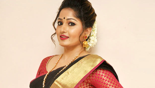 201703131700030049_Vishal-movie-actress-Madhavi-Latha-complain-to-director-and_SECVPF