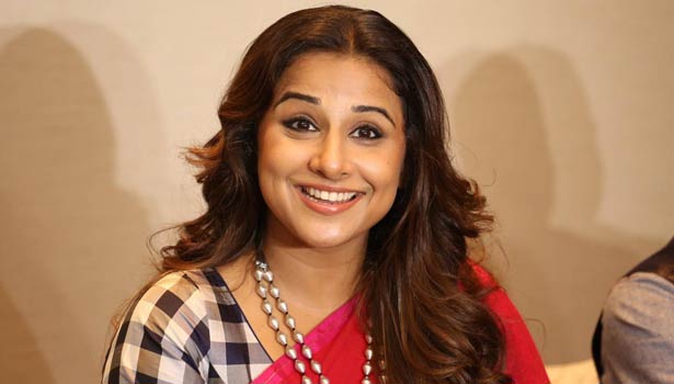 201703151038426428_Fan-who-tried-to-misbehave-with-Vidyabalan_SECVPF