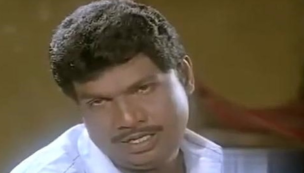 201703211245422356_Goundamani-Punch-to-the-fan-who-asking-selfie_SECVPF