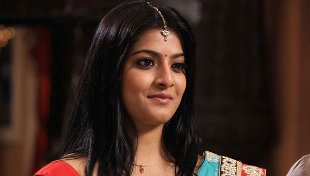 201703281056117951_Varalakshmi-walks-out-Samuthirakani-malayalam-project_SECVPF