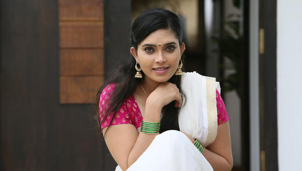 201704201232012926_Ishara-Nair-reduce-weight-in-10-days-for-Adhi-Medhavigal_SECVPF