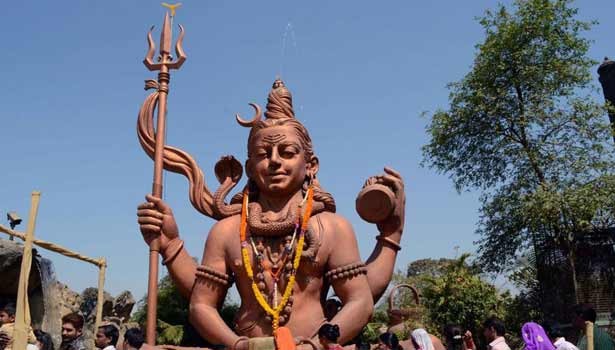 201704242327048542_Pak-Hindus-allowed-to-worship-at-Shiva-temple-after-20-years_SECVPF