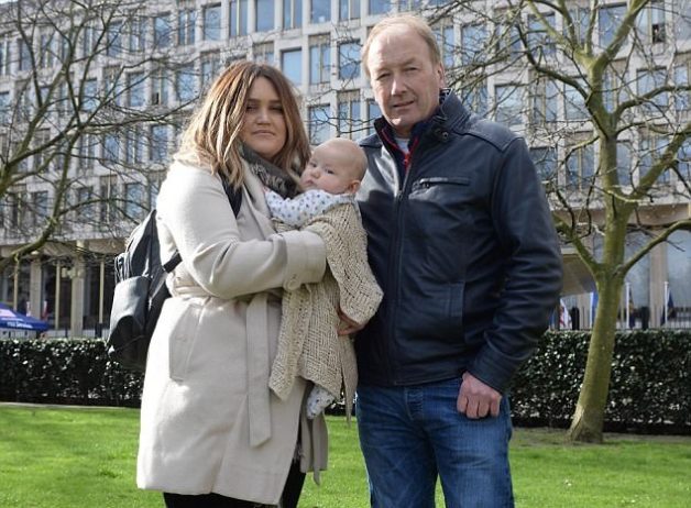 3F4ADD6B00000578-4415854-Paul_Kenyon_of_Poynton_Cheshire_pictured_with_daughter_Faye_and_-m-2_1492337684304