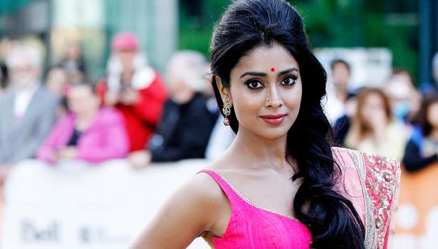 201705031621111857_Shriya-saran-negative-shades-in-Naragasooran-movie_SECVPF