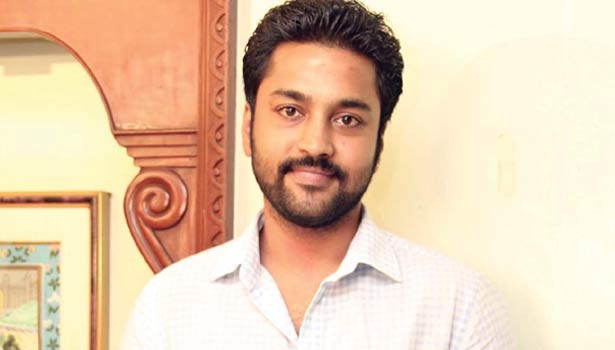 201705121652165195_Kayal-Chandran-Says-about-his-lip-to-lip-kiss_SECVPF