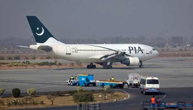 201705170613202189_Pakistan-International-Airlines-crew-detained-plane_SECVPF