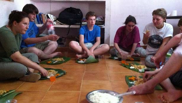 201705231437045410_sitting-in-floor-eating-food_SECVPF