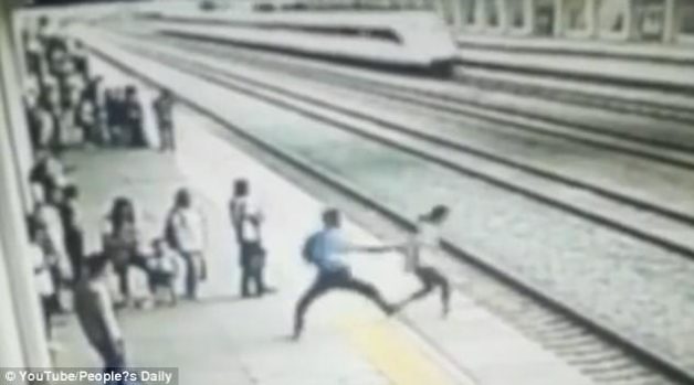 403ACD5D00000578-4499022-image-a-25_1494585536070