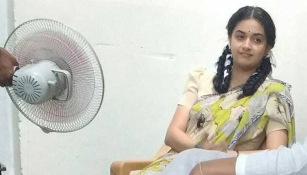 201706011606024090_Keerthy-Suresh-body-change-for-Anushka-in-Savithri-biopic_SECVPF