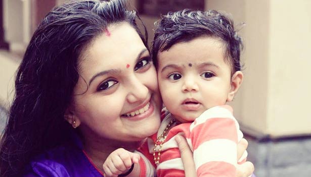 201706091223270903_Do-you-tease-my-body-look-actress-Saranya-Mohan-angry_SECVPF