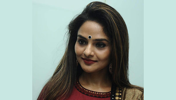 201706171601055272_Madhubala-is-the-mother-of-Karthika_SECVPF