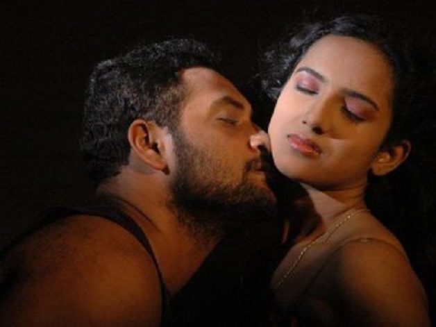 17-1366183153-sex-actress-leec-600-400x300