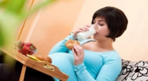 pregnant_lady_eating001.w245