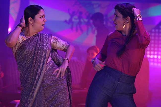 ஜிமிக்கி கம்மல் பாடலுக்கு நடனமாடிய ஜோதிகா..!!