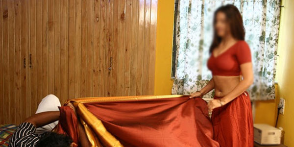 துணையை ‘தூக்கி’ விளையாடுங்கள்…!! (அவ்வப்போது கிளாமர்)