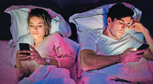 செக்ஸ் வேண்டாம்… செல்போனே போதும்!(அவ்வப்போது கிளாமர்)