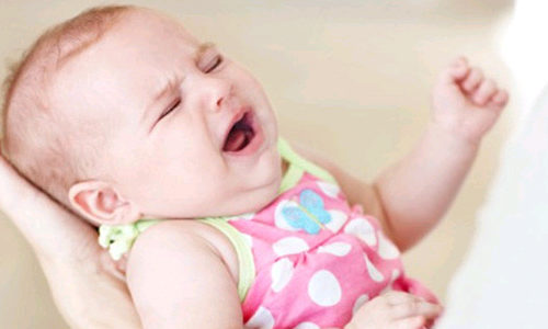 அழும் குழந்தையை சமாளிக்கும் முறை!! (மருத்துவம்)