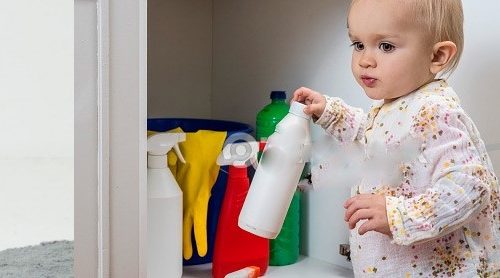 குழந்தைகள் அமிலத்தை உட்கொண்டால் என்ன செய்வது?(மருத்துவம்)